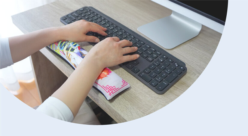 手首にやさしくフィットし、 作業時の負担を軽減。長時間の 作業も快適にサポートします。