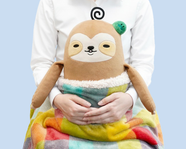 膝の上に乗せることで、お腹をあたためる保温アイテムとしても活躍します。