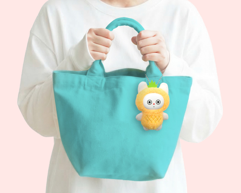 カバンに付けられる