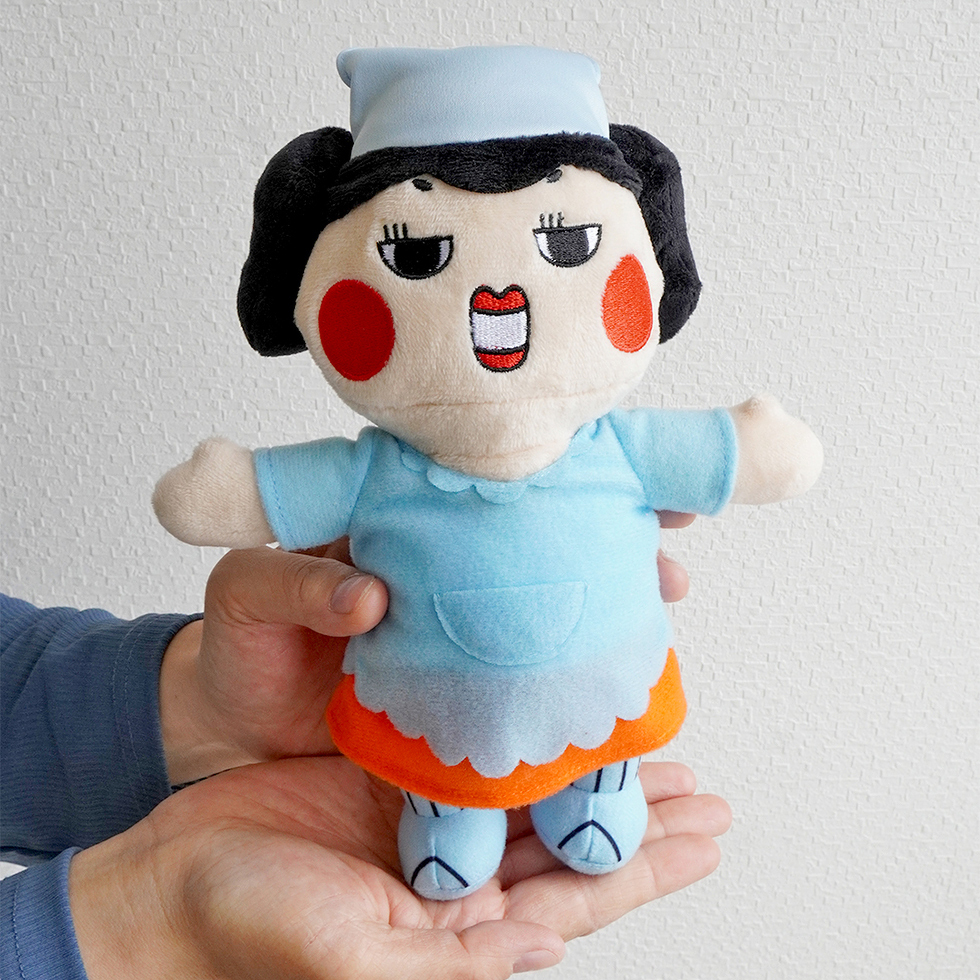 家政婦のスマ 手の上