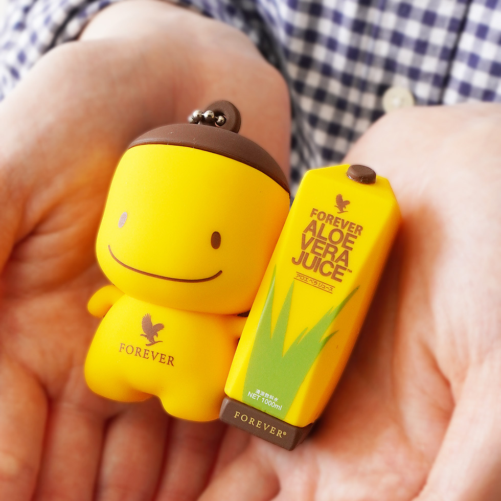 アロエベビー&アロエベラジュース　両手の上