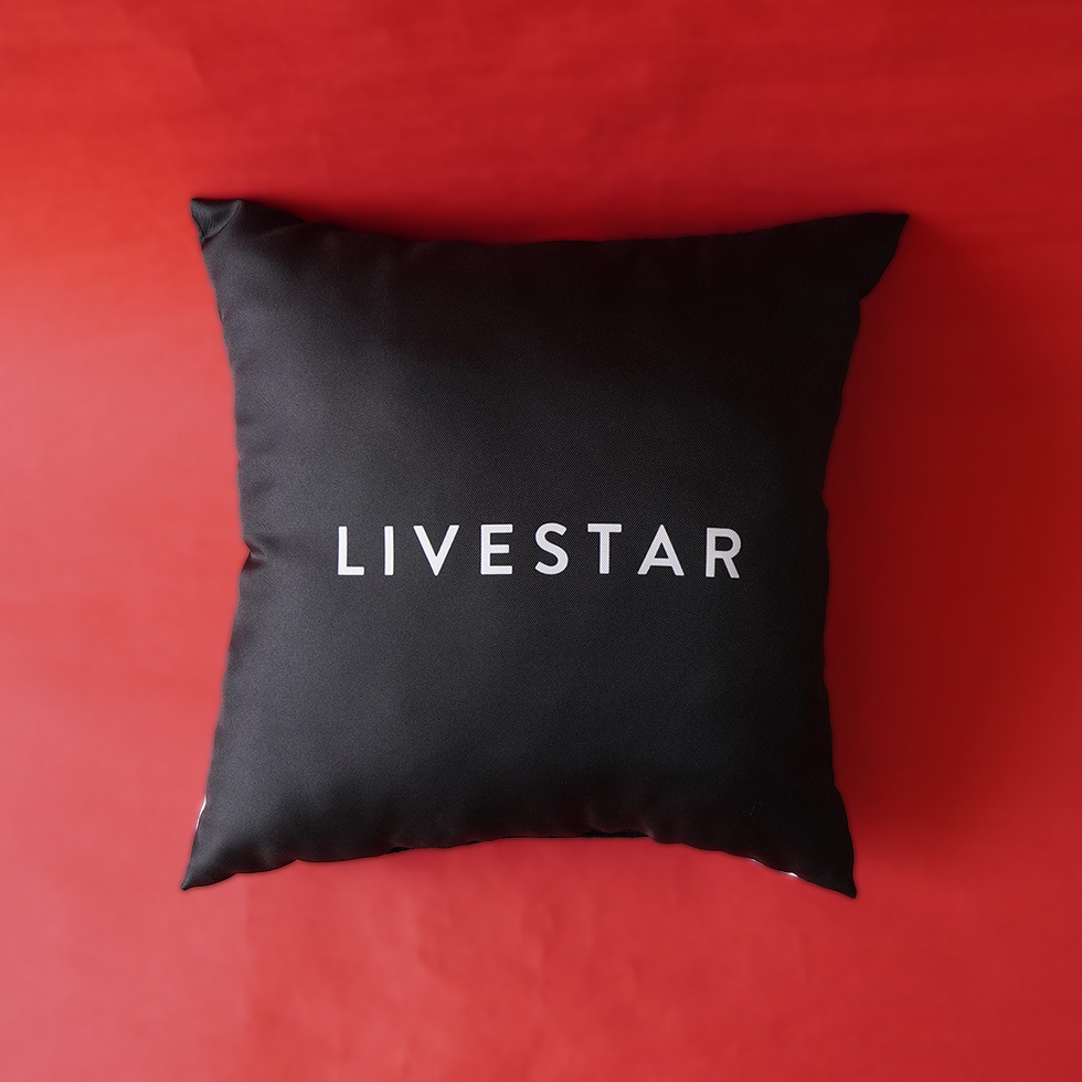 黒クッション　背面