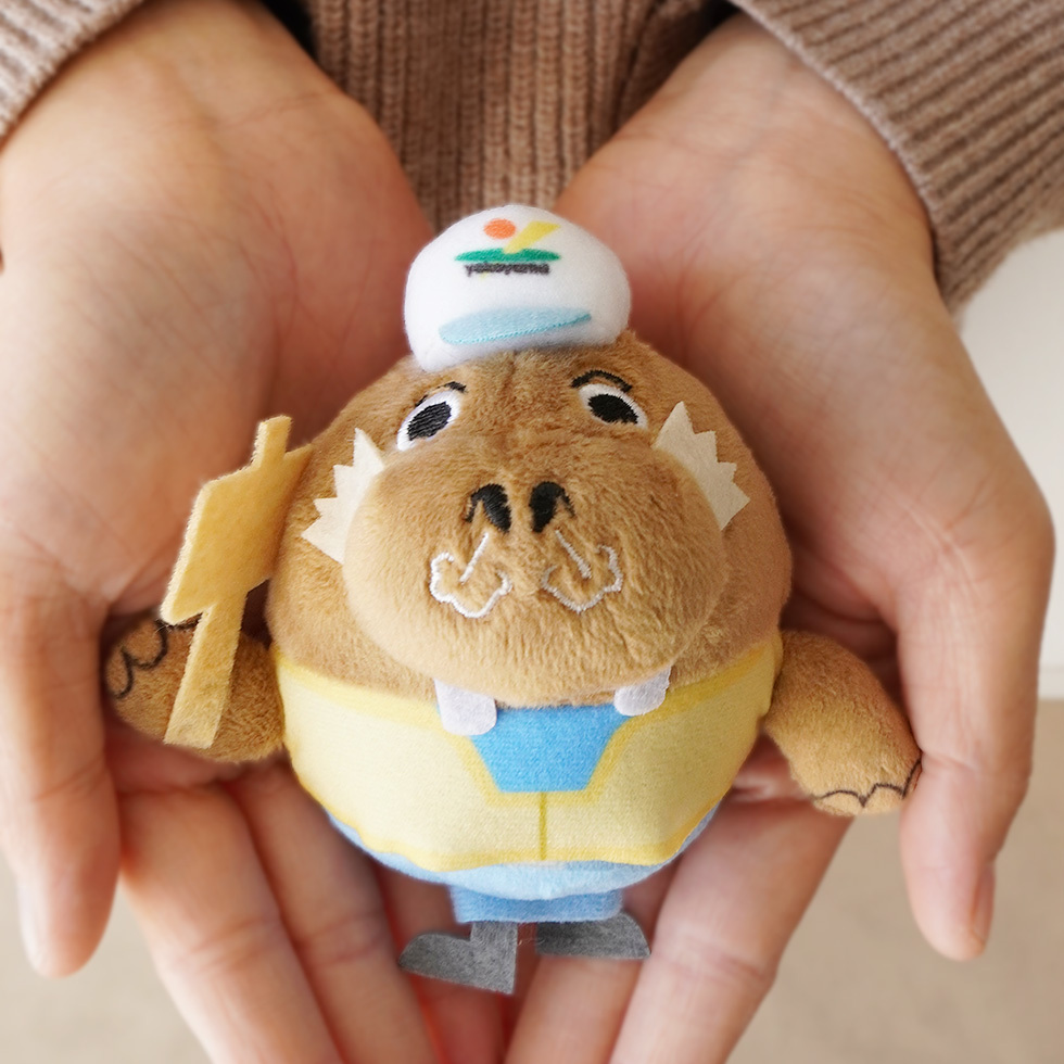 くいうちくん 両手の上