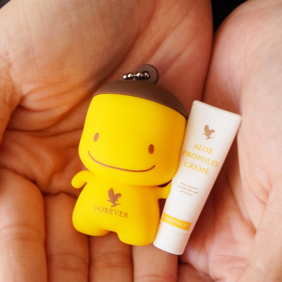 アロエベビー&APクリーム　両手の上