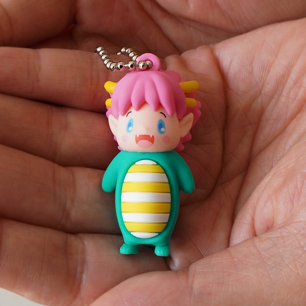 さやりん　両手の上