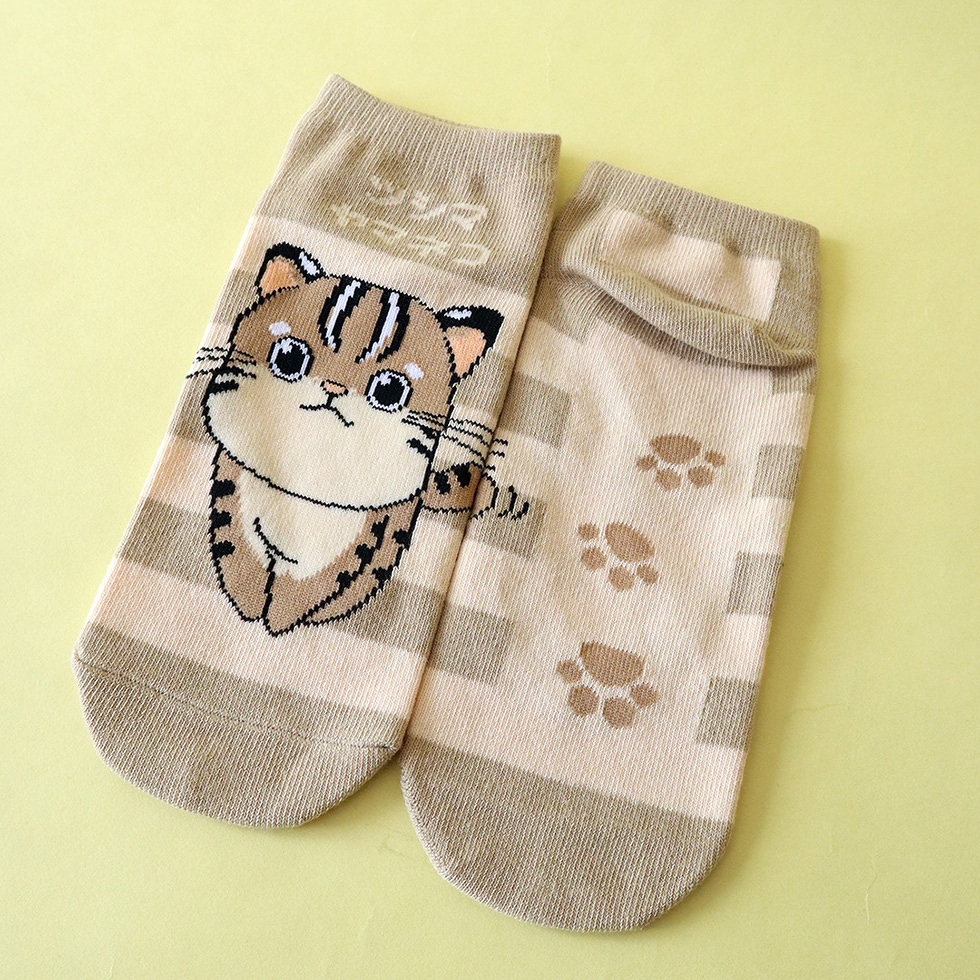 ツシマヤマネコ靴下 表と裏