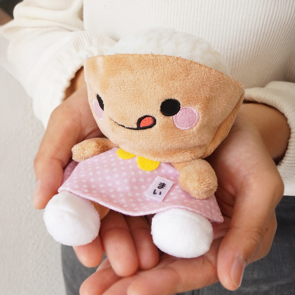 ゆがわまいちゃん 両手の上