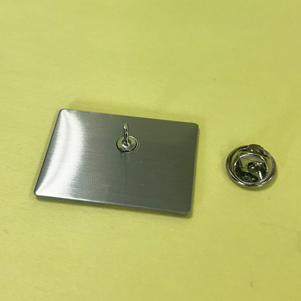 トライくん　ピンバッジ②裏アップ