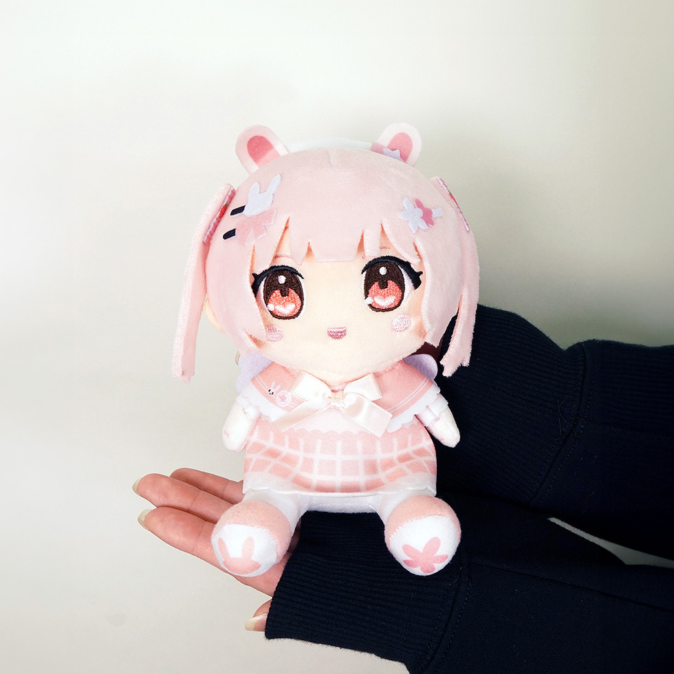 小花衣ももみ 手の上