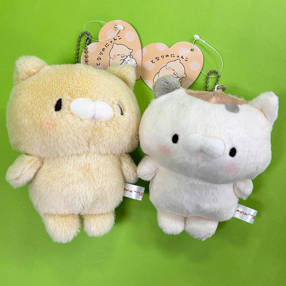 ミケ クリーム 2体並んだ図