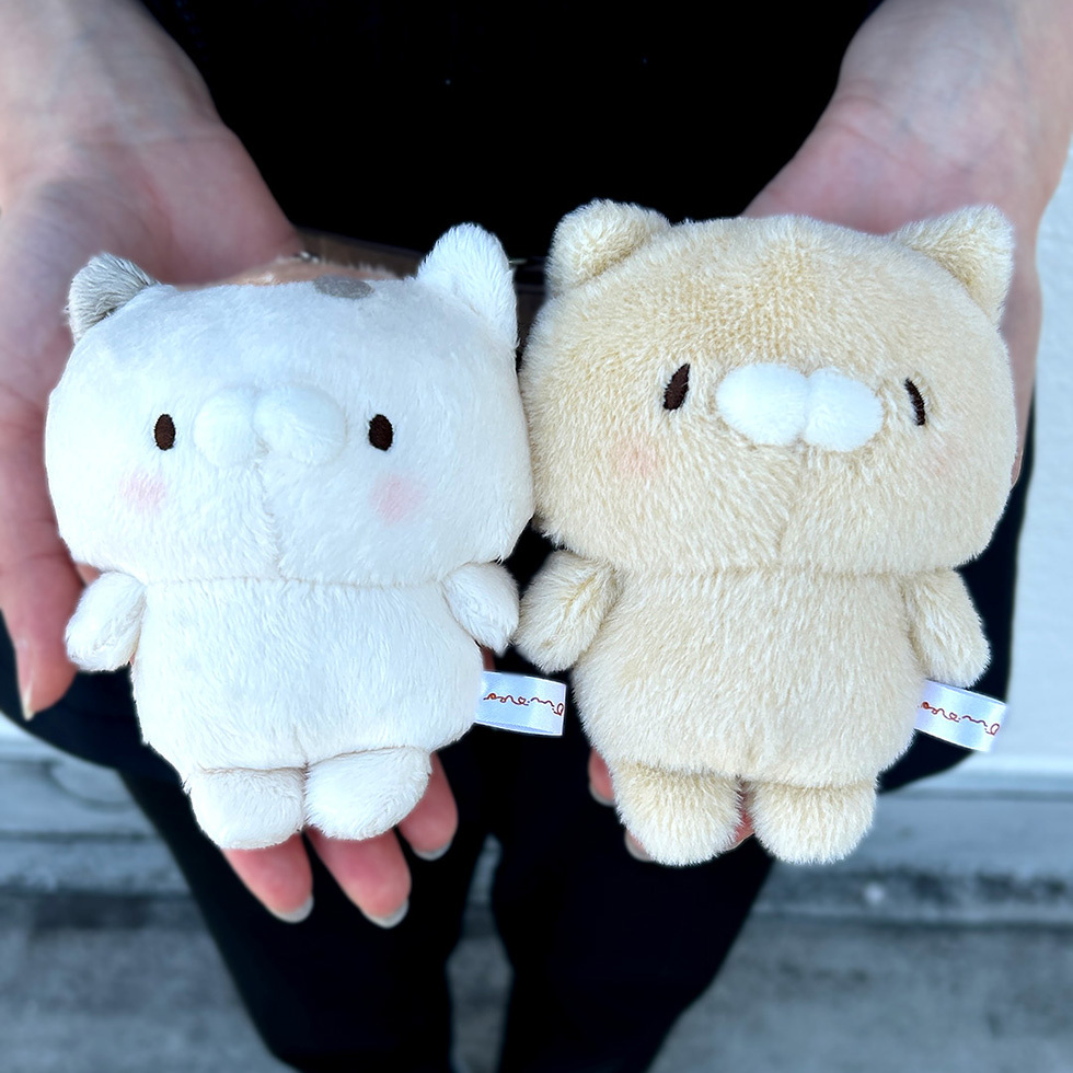 ミケ クリーム 両手の上