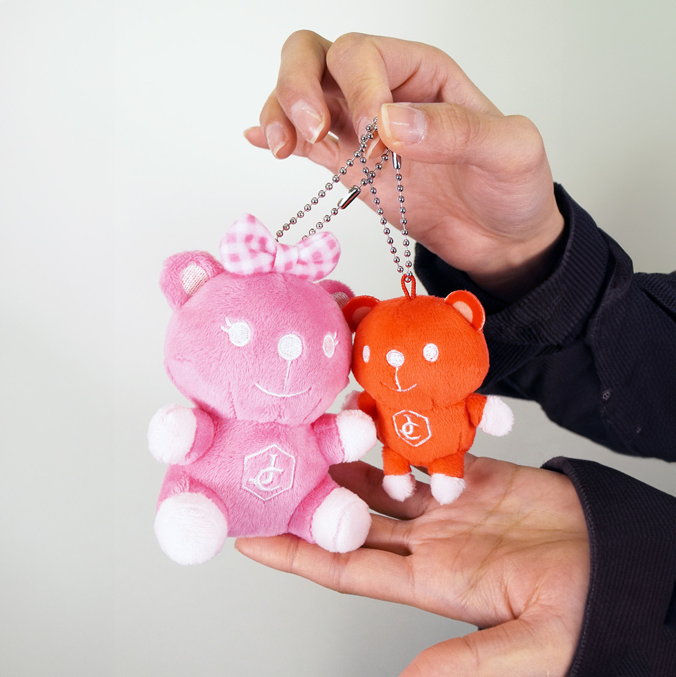 ジュエルぐま 2種　手の上