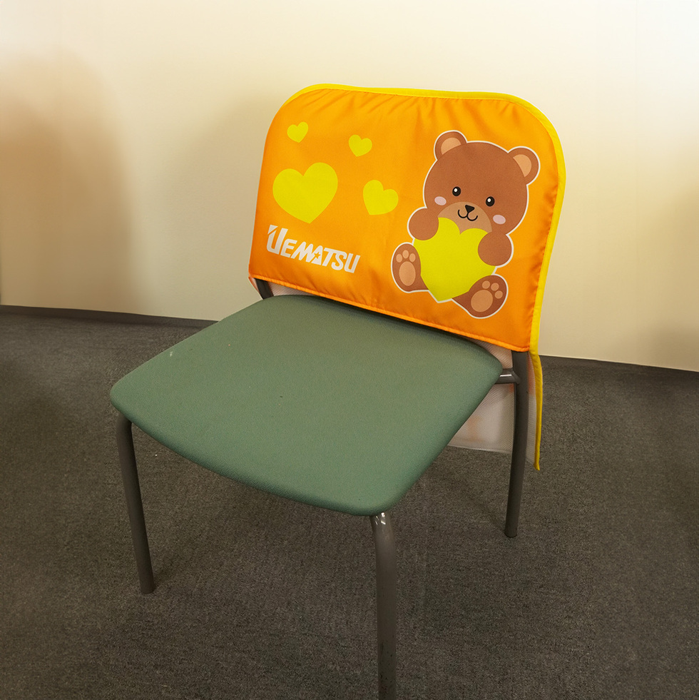 椅子カバー（オレンジ）表　椅子装着