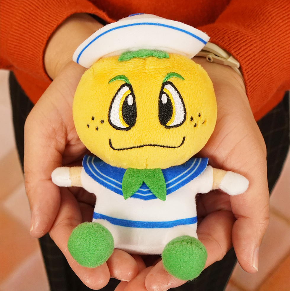 ミカリン 10cmミニぬいぐるみ 両手の上