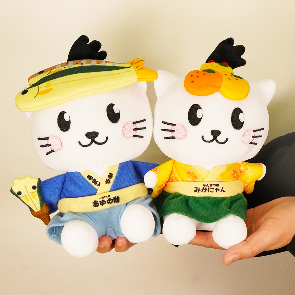 あゆの助 みかにゃん　手の上