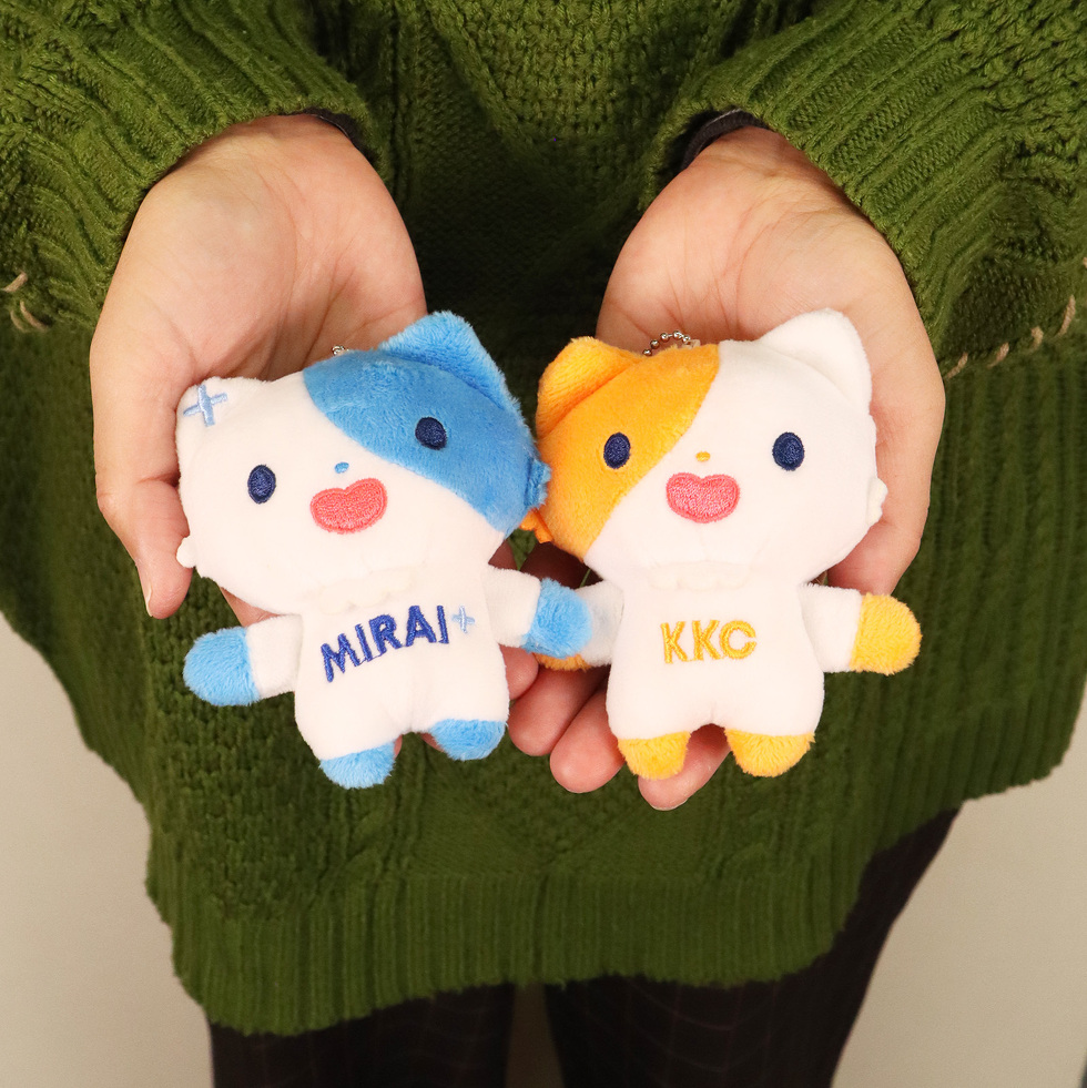 ケイ ミラ 10cmミニぬいぐるみ 両手の上