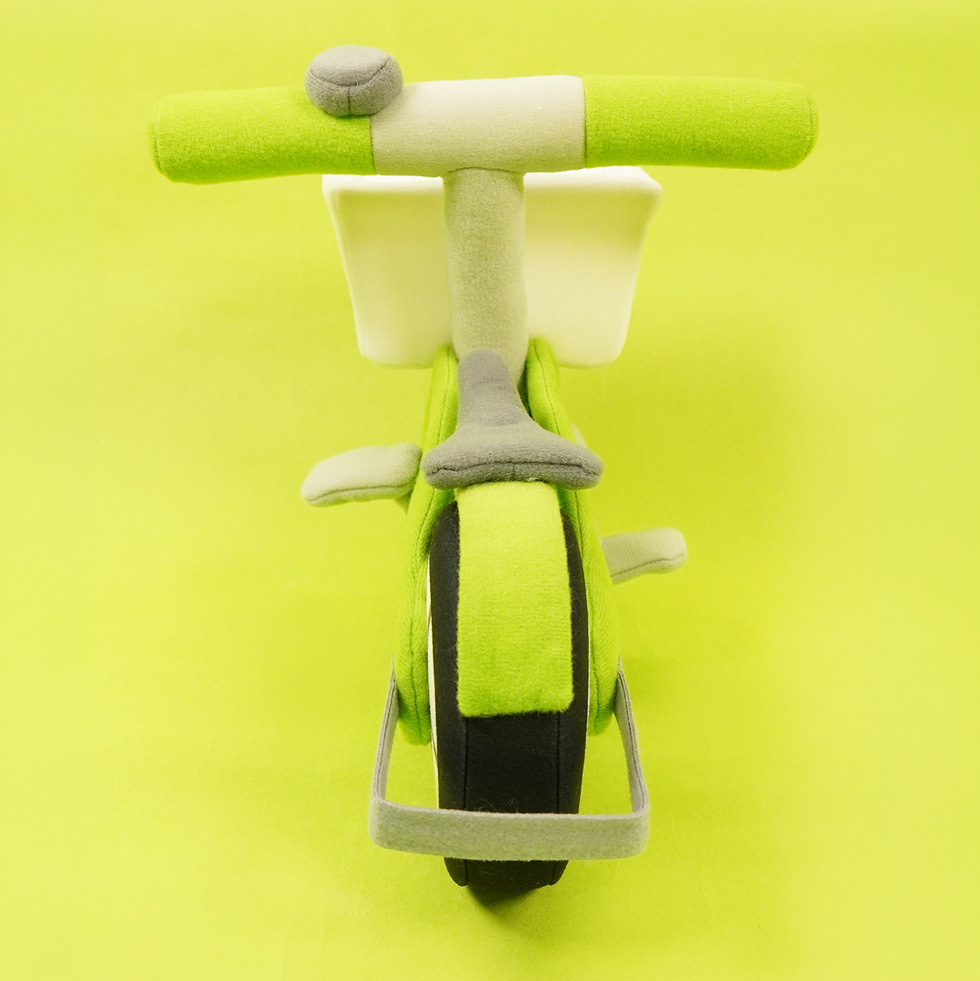 こうえきしんたくん 自転車 ぬいぐるみ 背面