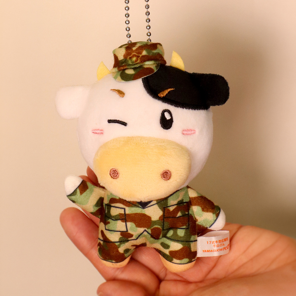 牛山さん 10cmミニぬいぐるみ 手の上