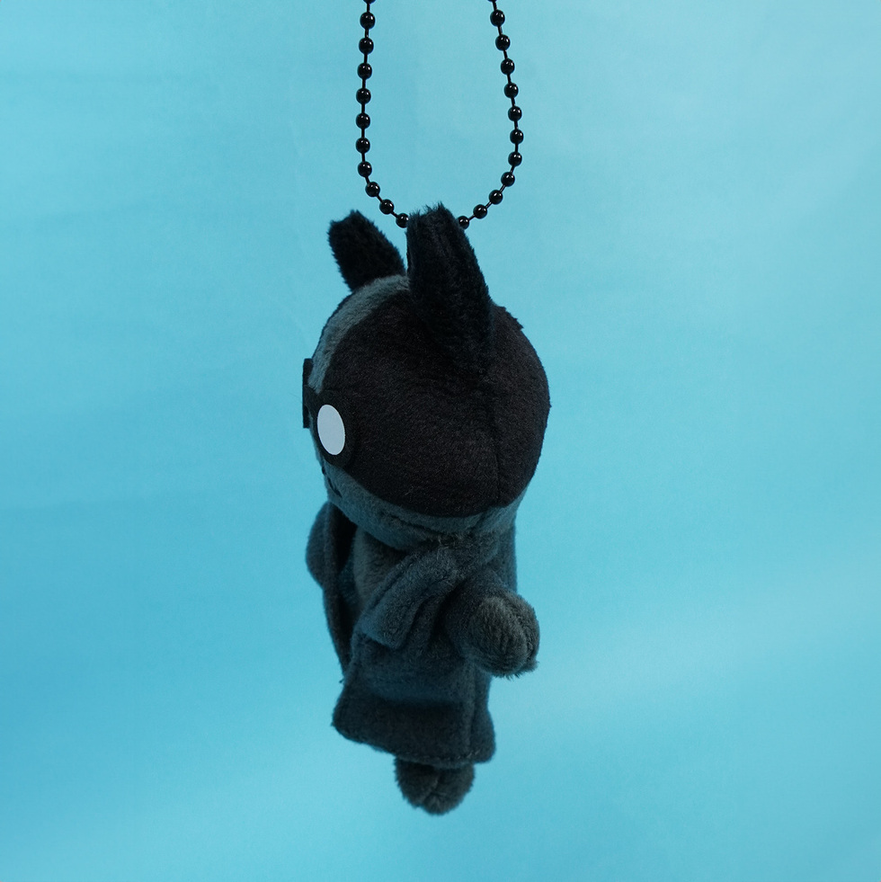 黒ネコ所長　左面